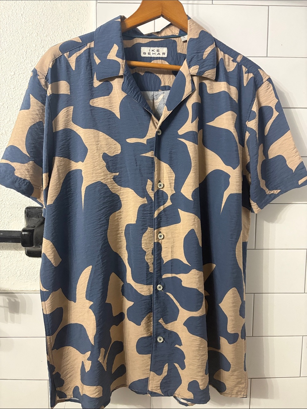 Ike Behar Blue & Beige Abstract Short-Sleeve Button-Down Shirt
